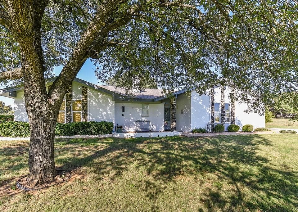 1st image of 134 Wood Dale Dr