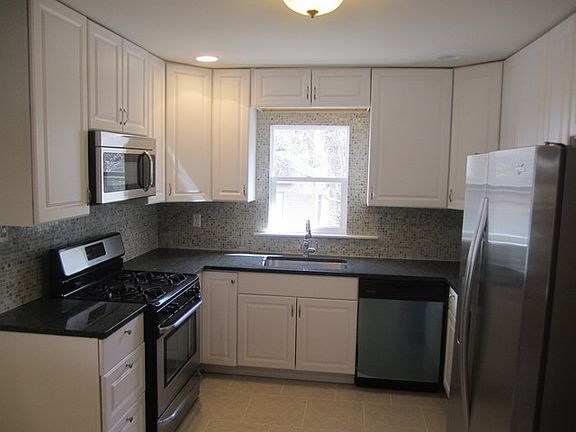 5th image of 1027 Forest Hills Ave