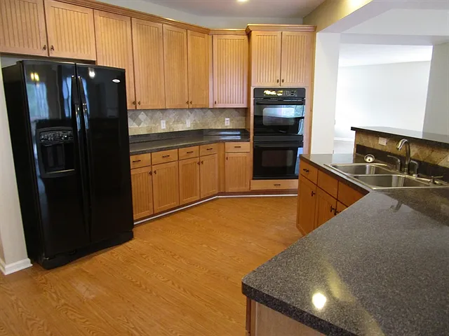 406 Howell Xing — Photo 4