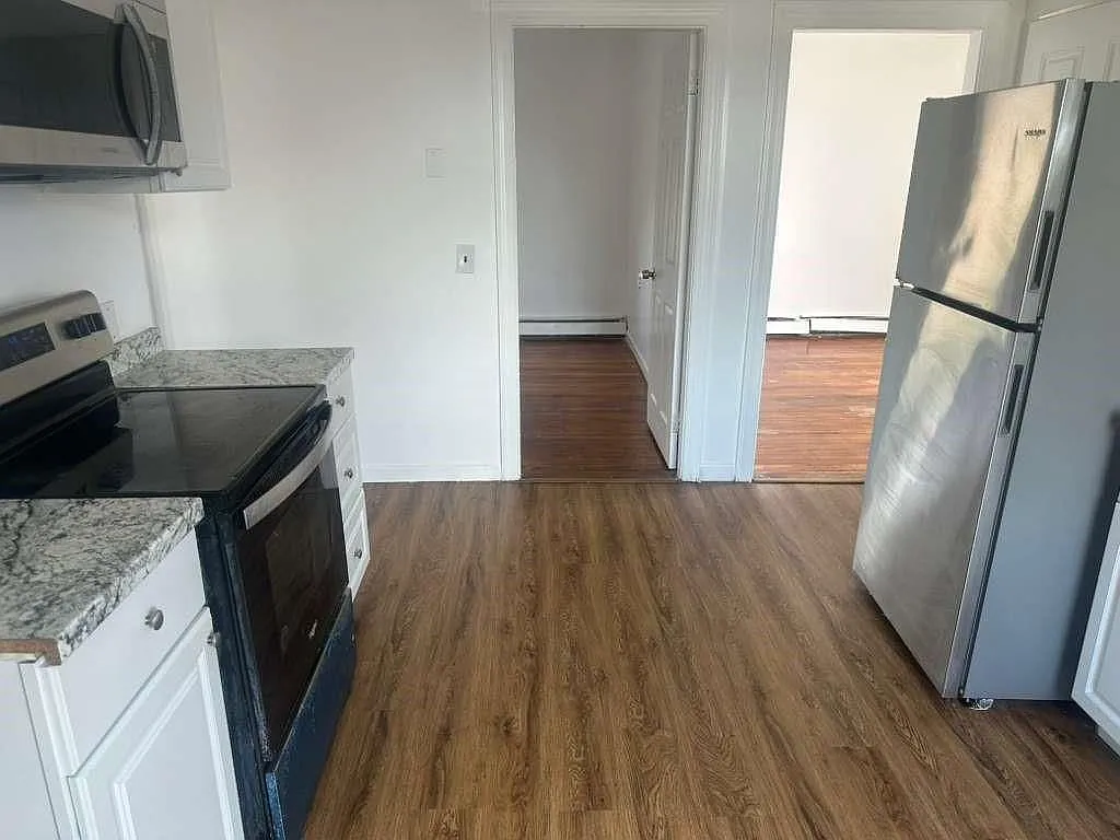 48 Kenwood St — Photo 3