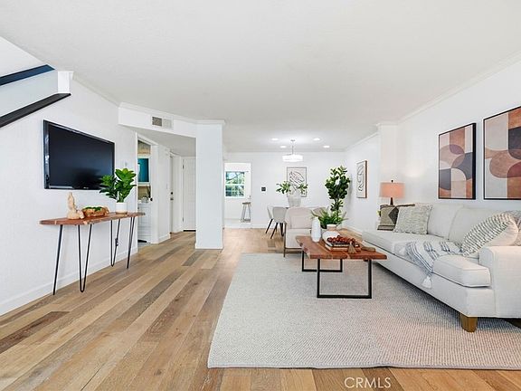 3rd image of 7304 Balboa Blvd Unit C