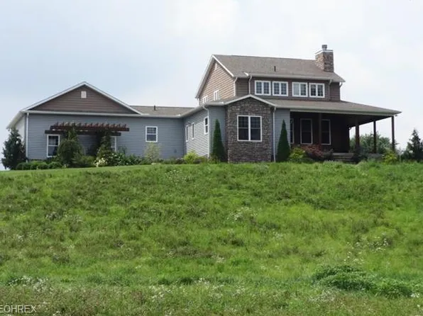 5370 Hilltop Dr NW, Strasburg, OH 44680