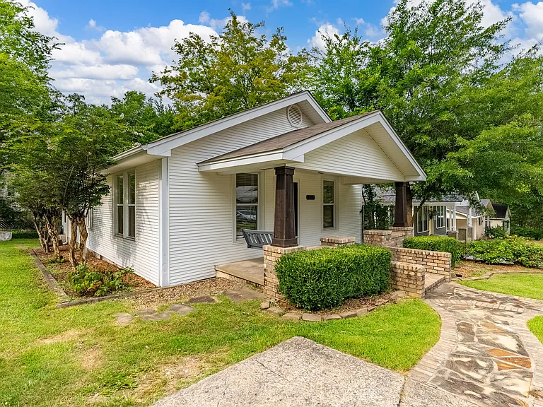 4905 Lee Ave — Photo 1