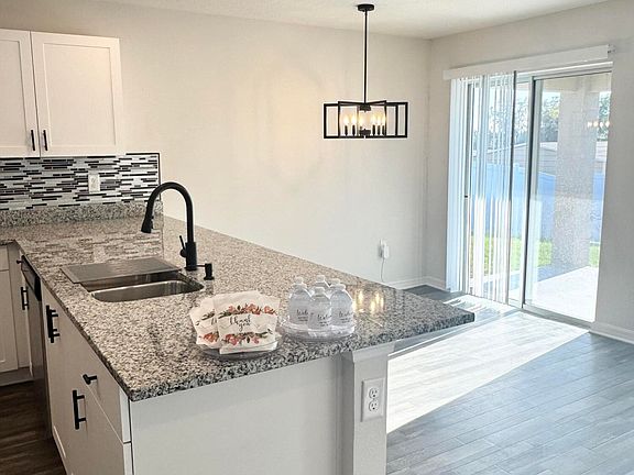 5th image of 575 RIVER HILL Drive