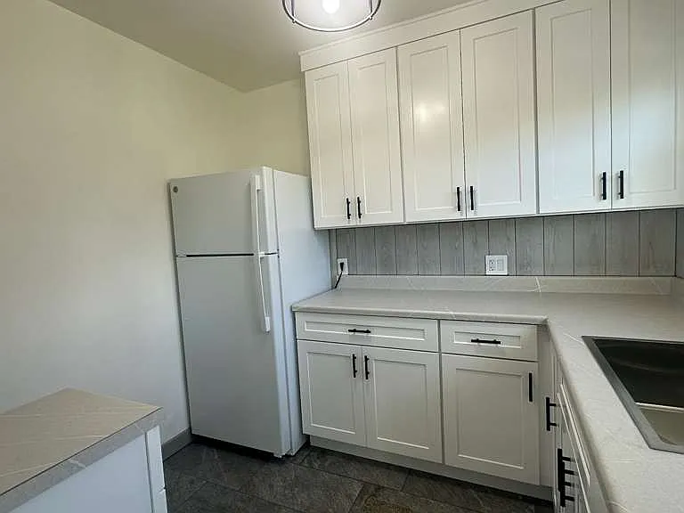 235 Termino Ave #7 — Photo 8