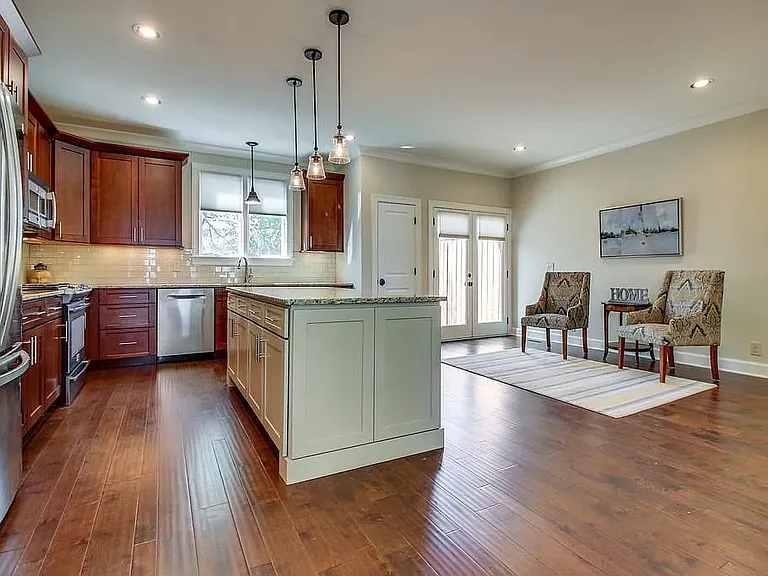 823 Knox Ave — Photo 7
