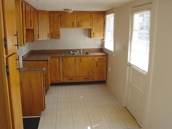 4th image of 3808 Garfield Ave