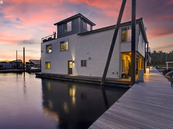 18525 NE Marine Dr #E3, Portland, OR 97229