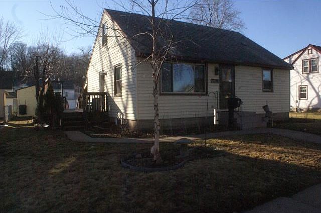 1st image of 724 7th Ave S