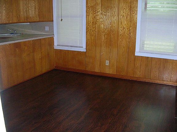 4th image of 2412 Cedar Dr