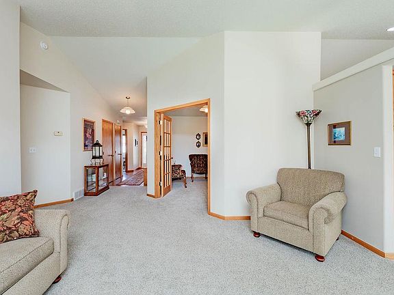 4th image of 883 Lakeridge Pl