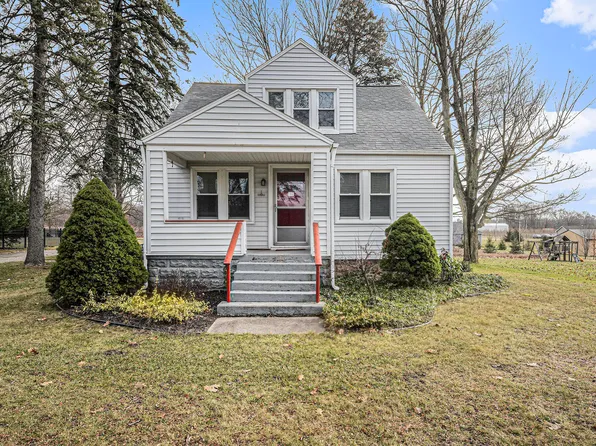 10504 Grange Ave NE, Rockford, MI 49341