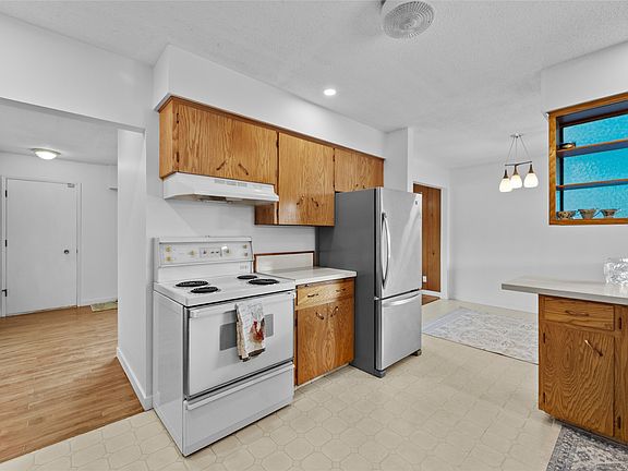 5th image of 833 Sudbury Ave