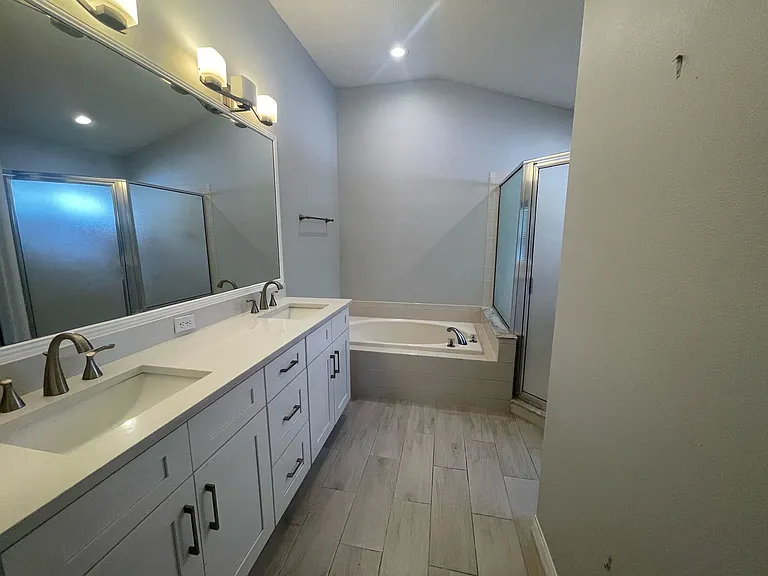 15324 Lake Bella Vista Dr — Photo 14