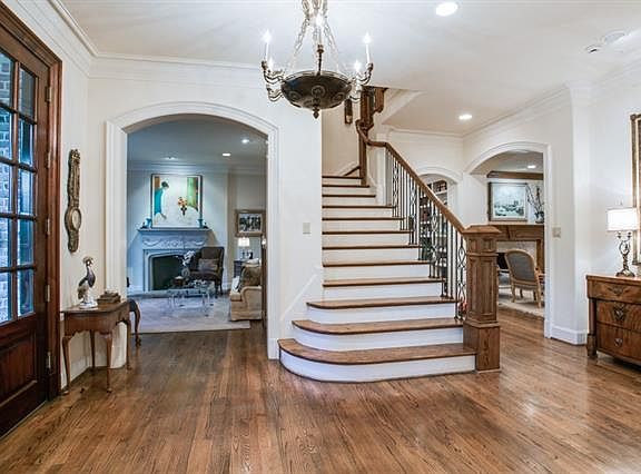 5th image of 2933 Stanford Ave