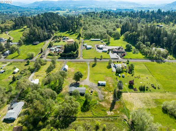 1064 Cleveland Hill Rd, Roseburg, OR 97471
