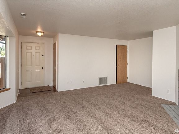 4th image of 2912 58th Ave NE