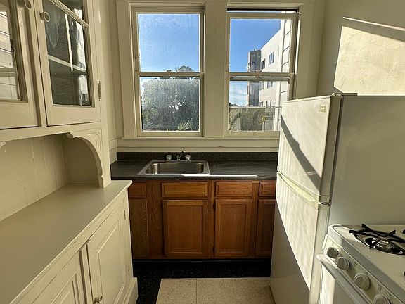 2nd image of 507 Steiner St APT 5