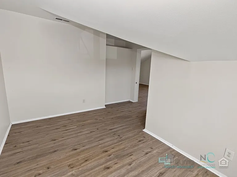 400 N Holladay Dr — Photo 5