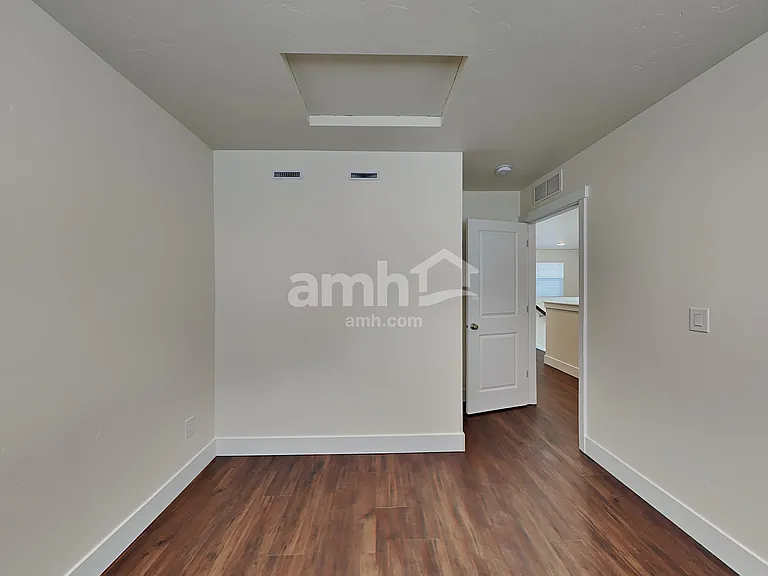 1017 S Moorside Ave — Photo 13