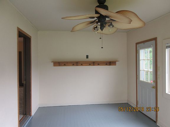 3rd image of 904 E Henry St