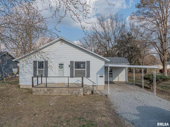 1431 Patterson St, Centralia, IL 62801