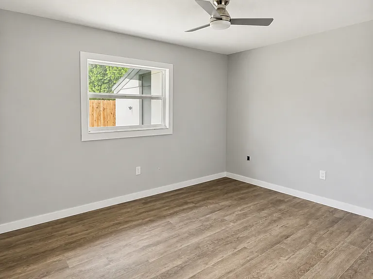 1810 47th Avenue Dr W — Photo 5