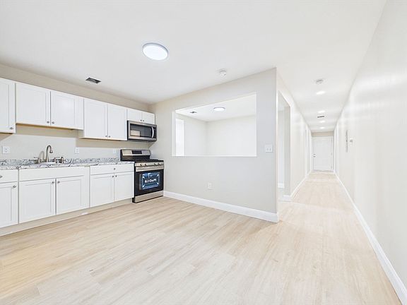 2nd image of 858 Kempton St