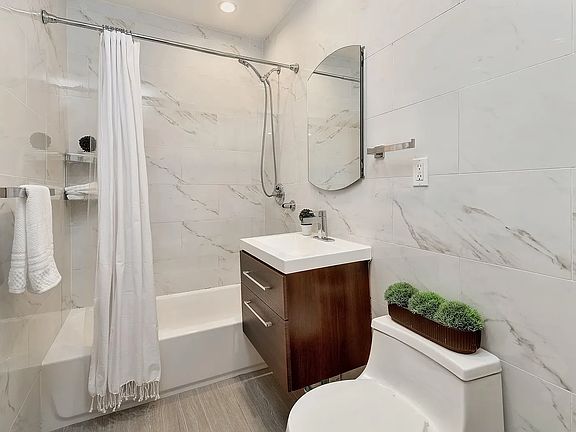 5th image of 208 W 119th St APT 2G