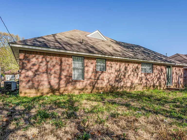 2551 Parkview Dr — Photo 32
