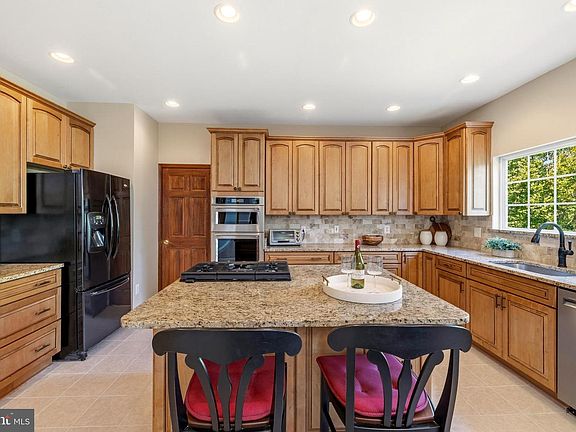 3rd image of 21916 Bellair Ct