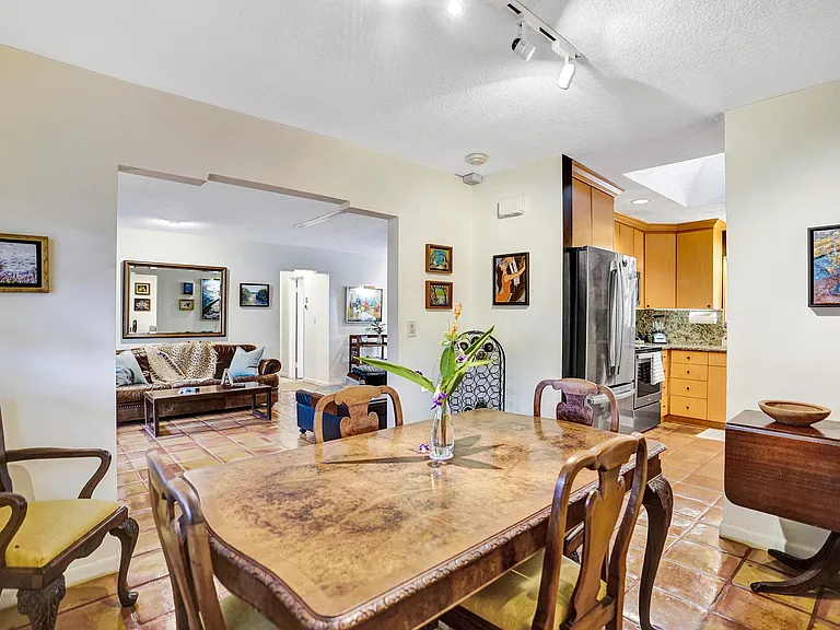 420 NE 36th St — Photo 18