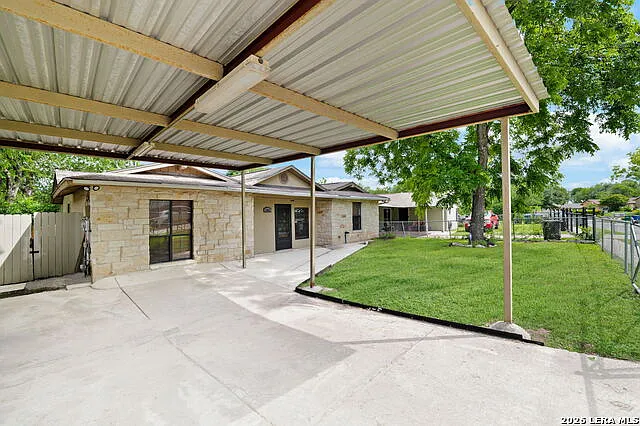 4 bed, 1.5 bath, 1511 sqft, $1,600 — Photo 3