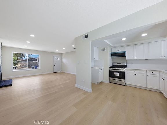 5th image of 17041 Fairfax St