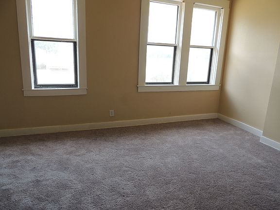 4th image of 11818 James Ln
