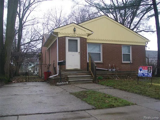 23835 Tawas Ave photo 1