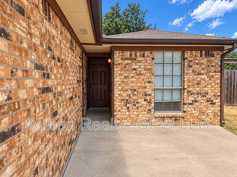 3 bed, 2.0 bath, 1267 sqft, $1,850 — Photo 2