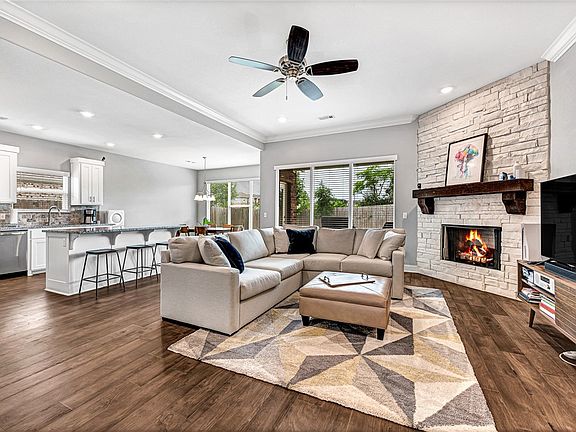 2nd image of 2020 W Chandler Ave