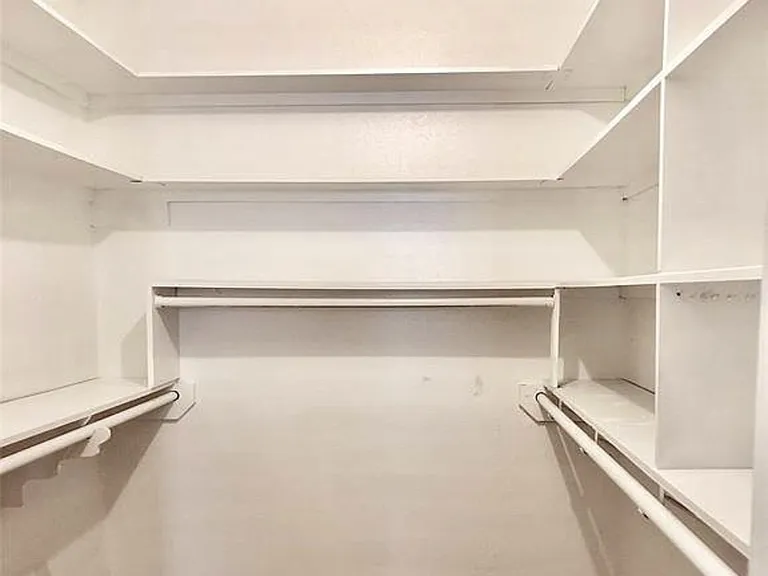 6327 Lynkat Ln — Photo 11