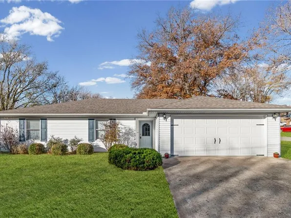 608 N Harrington St, Dearborn, MO 64439