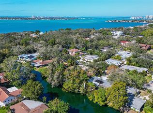 1666 Spring Creek Dr, Sarasota, FL 34239