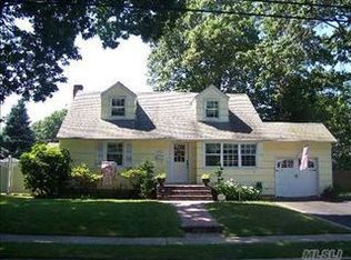 92 Massachusetts Ave, Massapequa, NY 11758