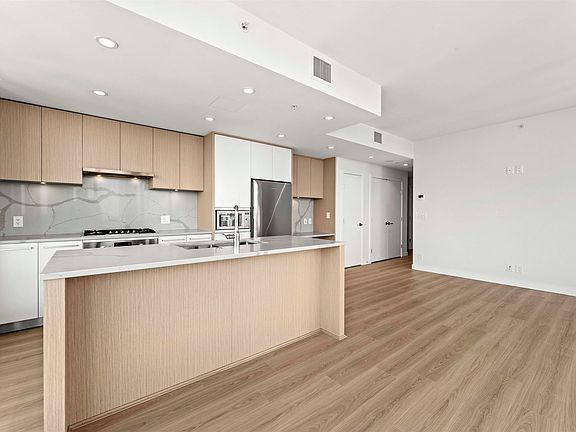 3rd image of 567 Clarke Rd #2901