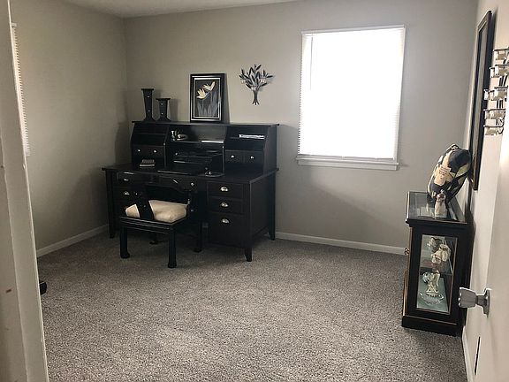 5th image of 2 Sherry Ln