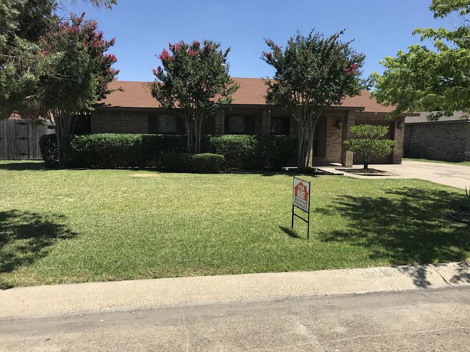 1st image of 800 Oak Grove Ln