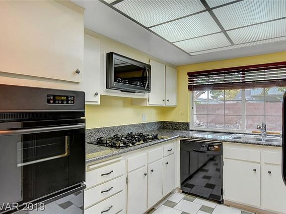 3rd image of 643 Paloma Dr
