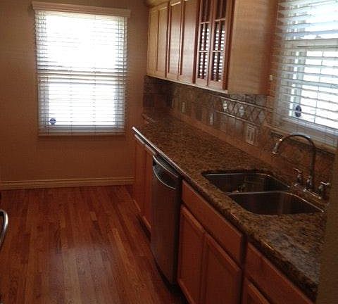 Kitchen-Granite Counter tops, stove/oven, dishwasher, double