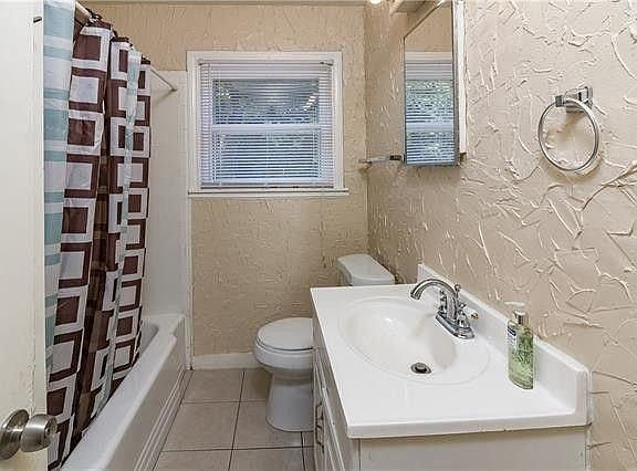 5th image of 1009 Shady Ln