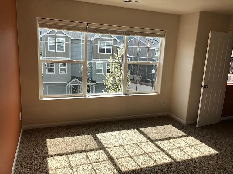 3rd floor - Master bedroom