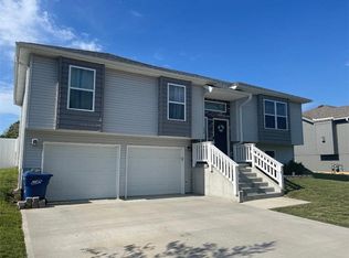 1408 W 6th Street Ter, Knob Noster, MO 65336